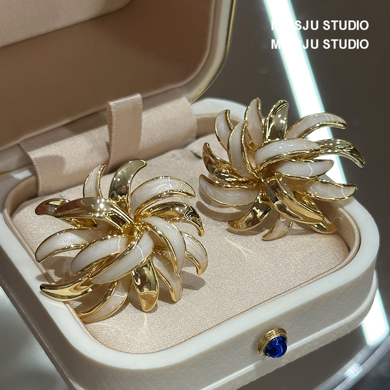 立体金属风菊花耳钉耳环高级欧美vintag夸张雏菊花朵立体时尚个性,饰品/流行首饰/时尚饰品新,耳环,淘宝优惠券,粉丝福利购,淘宝优惠卷