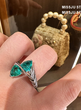 琚小姐宫廷三角形绿钻戒指指环