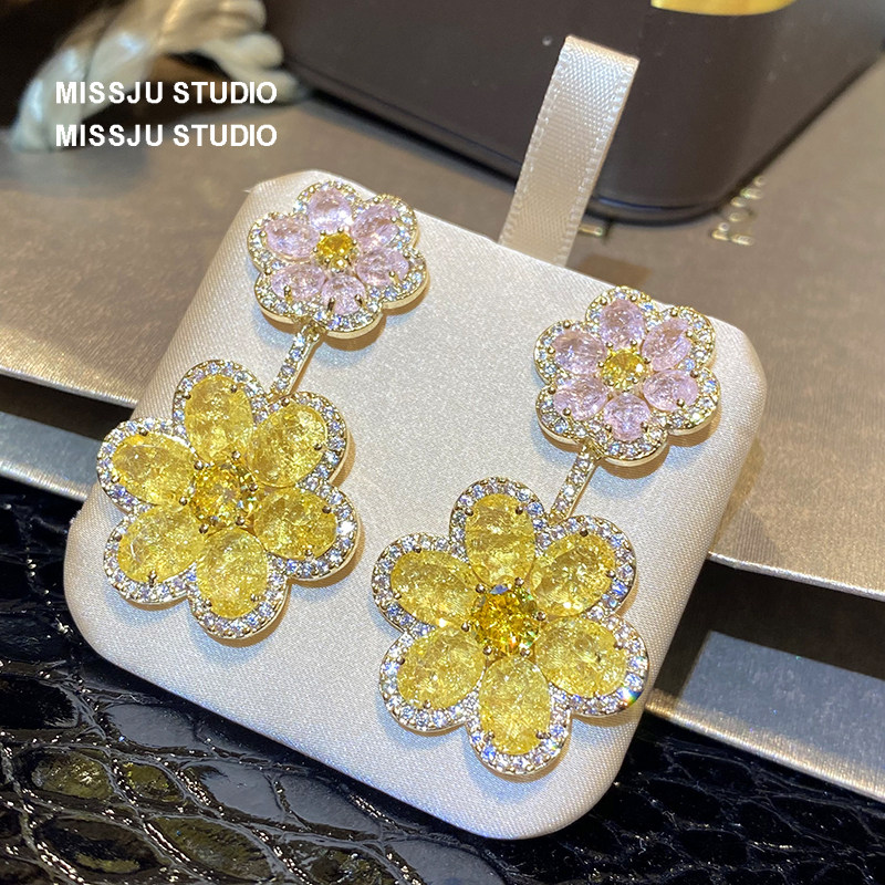 琚小姐金色黄粉花朵花蕊耳环