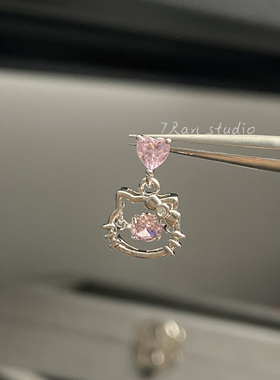 7Ran studio  KT跳动的心钛钢耳针外螺纹耳钉免摘小众氛围感灵动