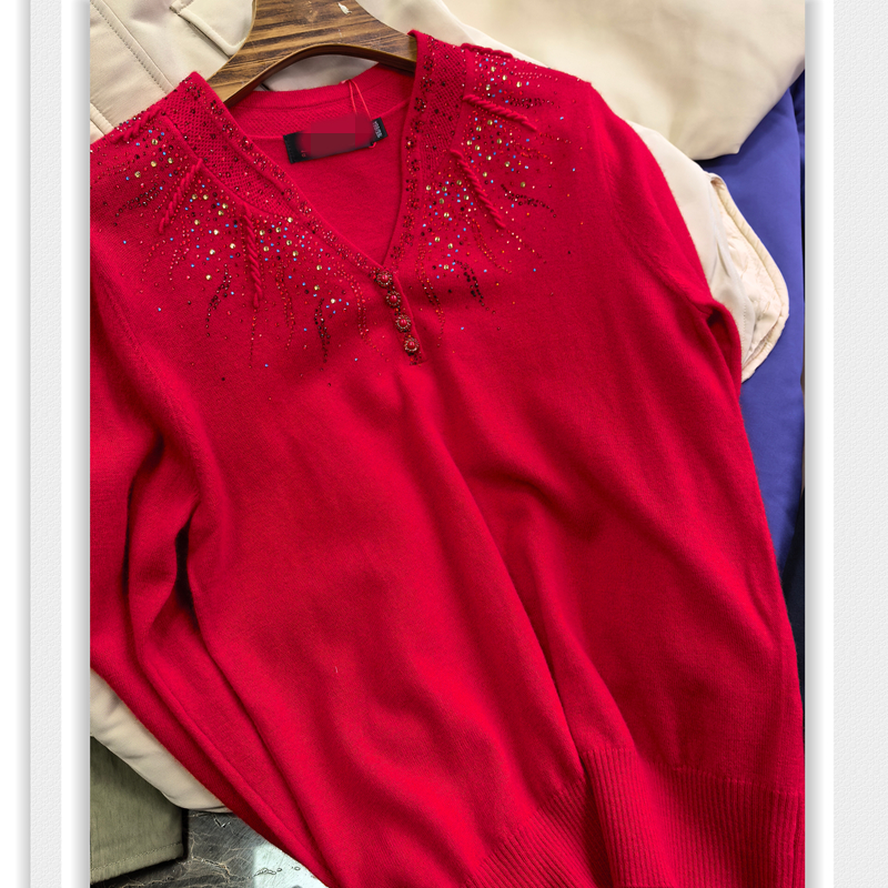 绵羊毛红色V领保暖毛衣上衣