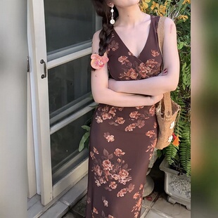 复古背心上衣加鱼尾半身裙 网纱花朵V领女人味春夏款度假旅行