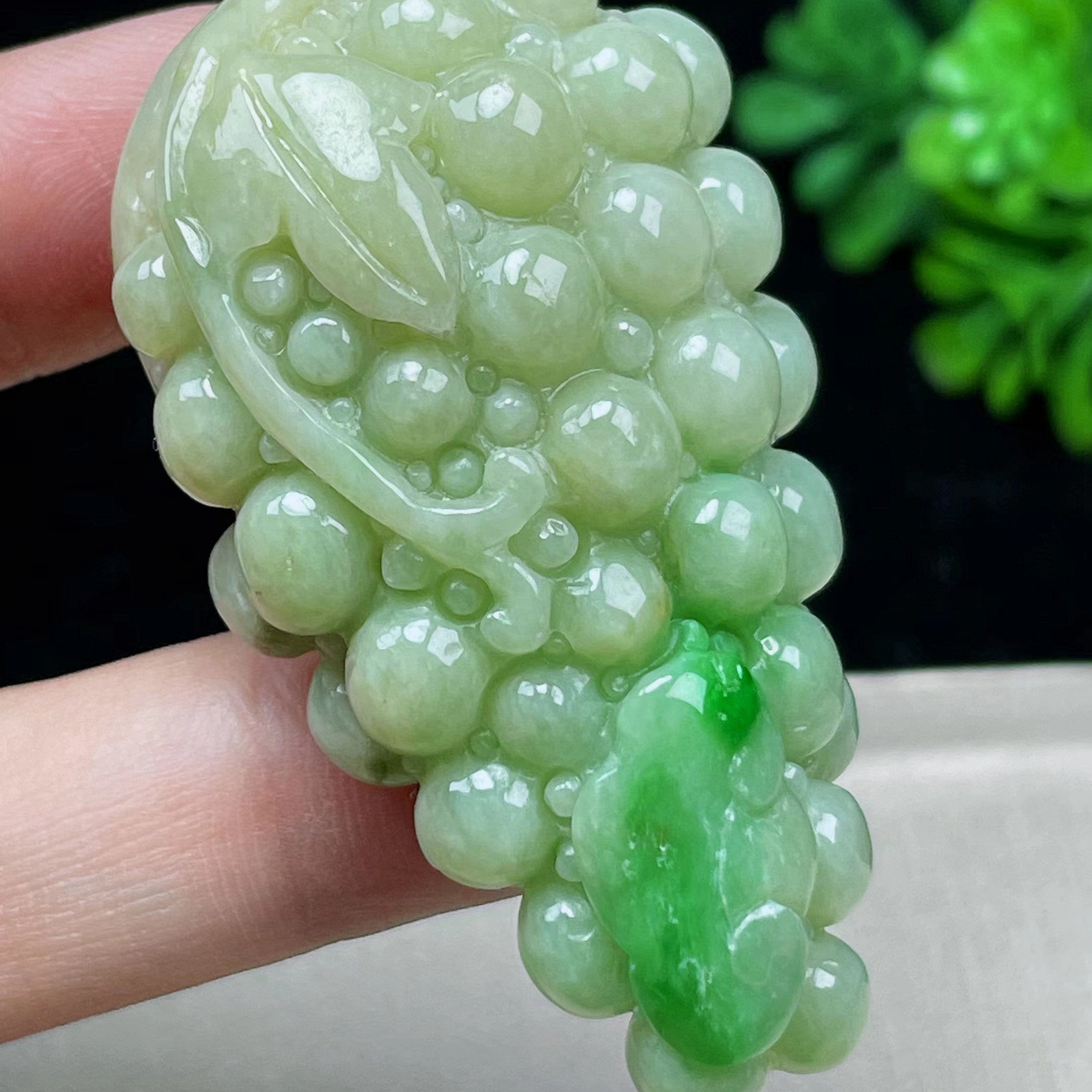 天然翡翠a货 带绿 多子多福 葡萄 大玉坠 硕果累累 送礼佳品 超值