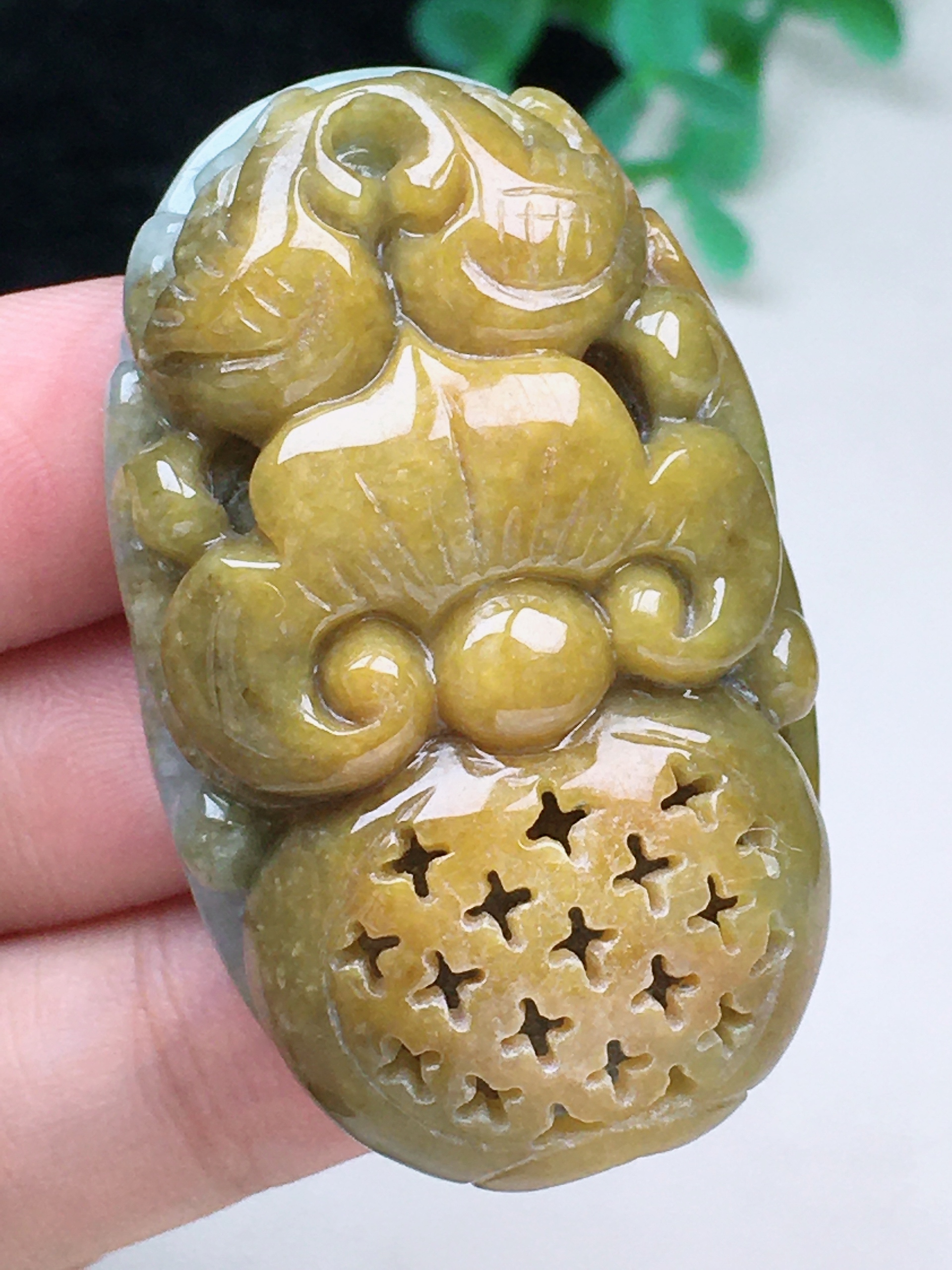 黄翡俏雕 镂空雕刻 鸳鸯戏水 比翼双飞 包A货 缅甸翡翠 手工雕刻
