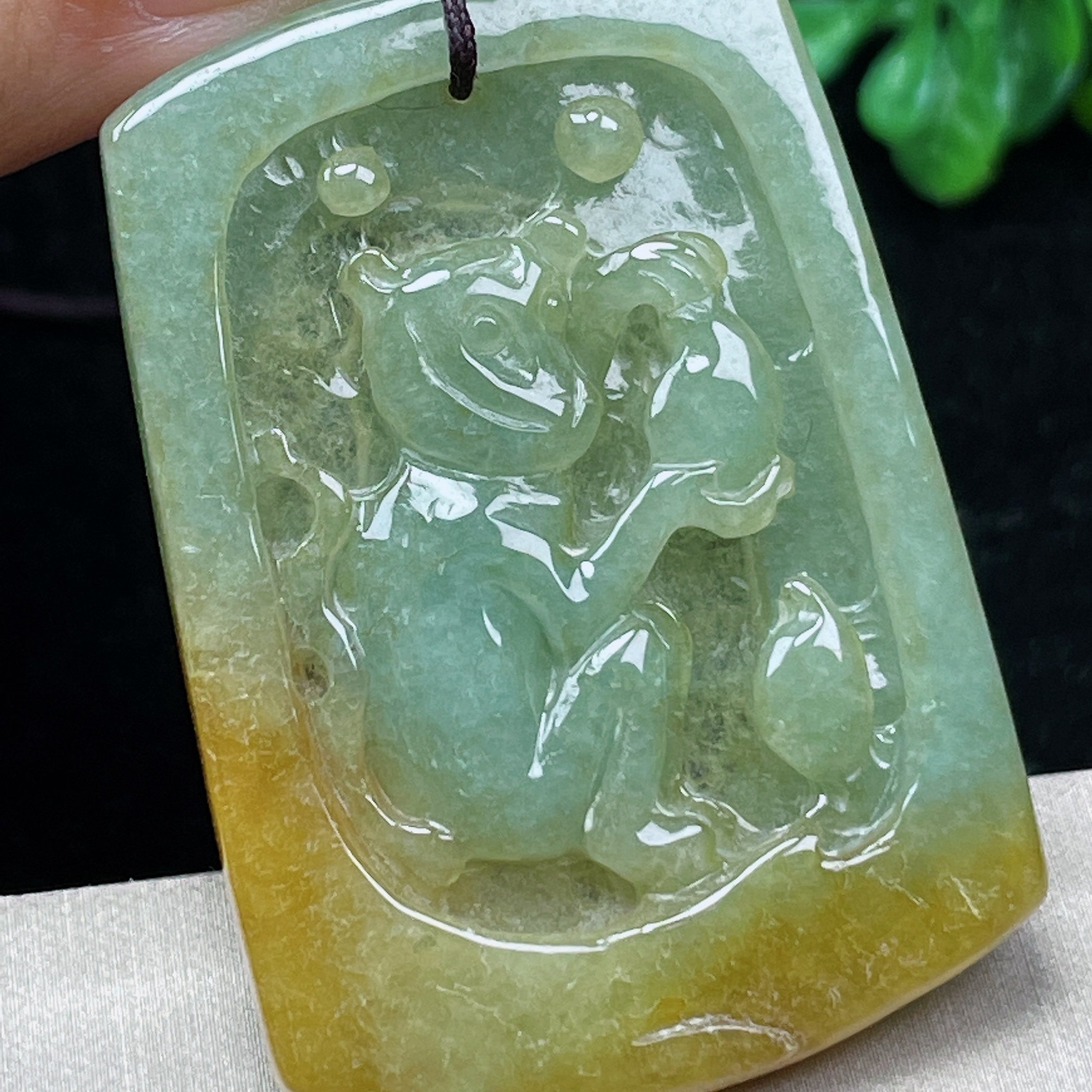 带黄翡 生肖猴子 缅甸天然翡翠 手工雕刻 四会一手货源 无纹无裂