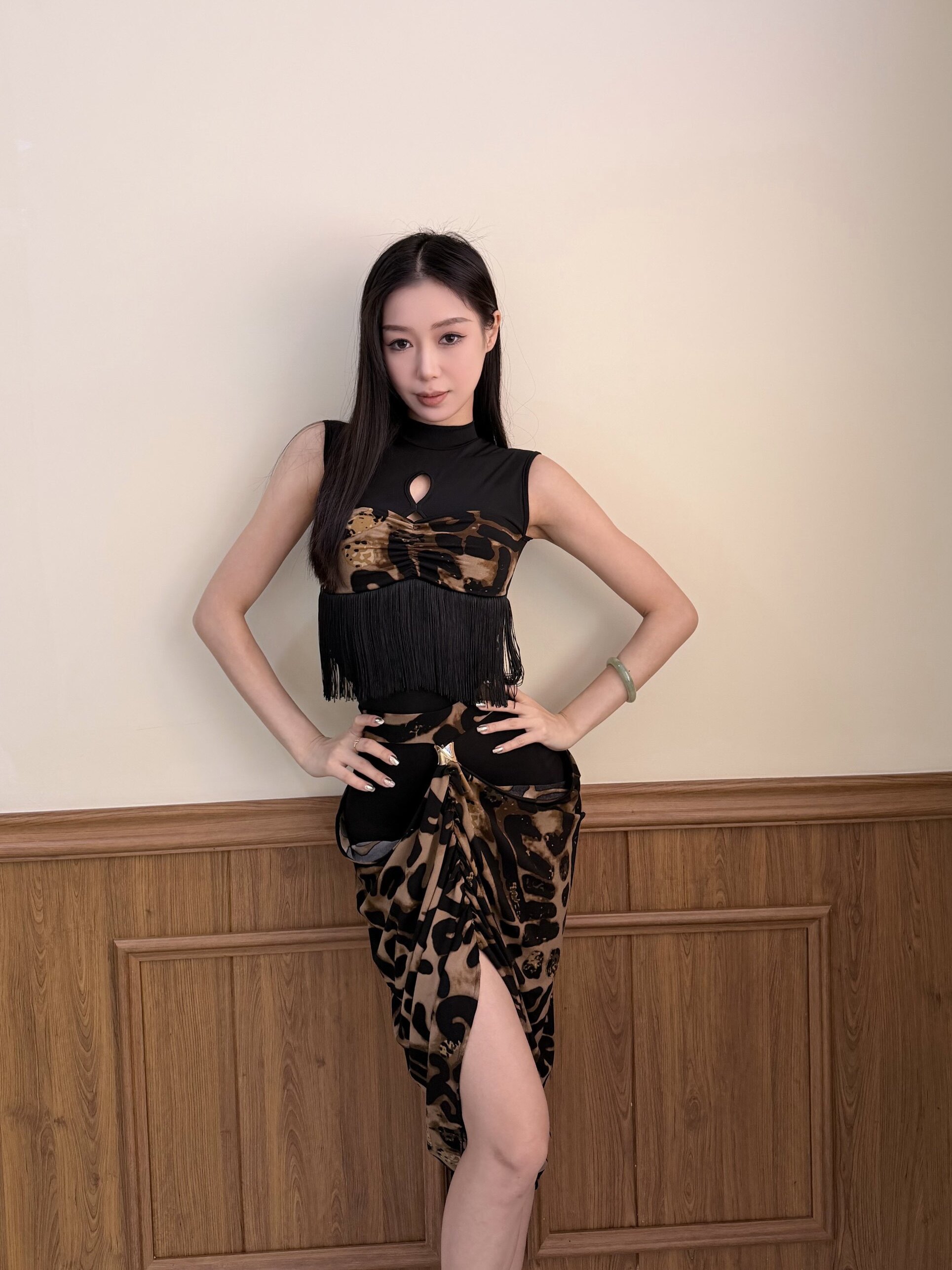 Loyal拉丁舞服豹纹无袖流苏上衣镂空半身裙不规则下摆练舞表演女