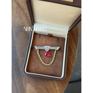 NITINHUANG 925纯银镀金 三角切帕帕拉恰莲花色麻花胸针4克拉