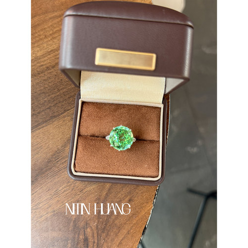 培育绿色蓝宝石高级时尚戒指