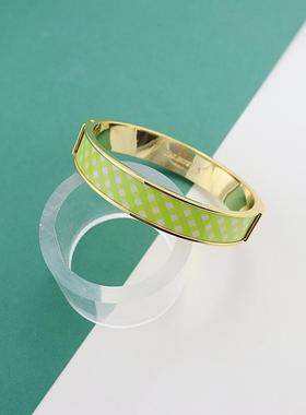 金边草绿色白色格子款格纹时尚简约百搭弹簧磁石手镯