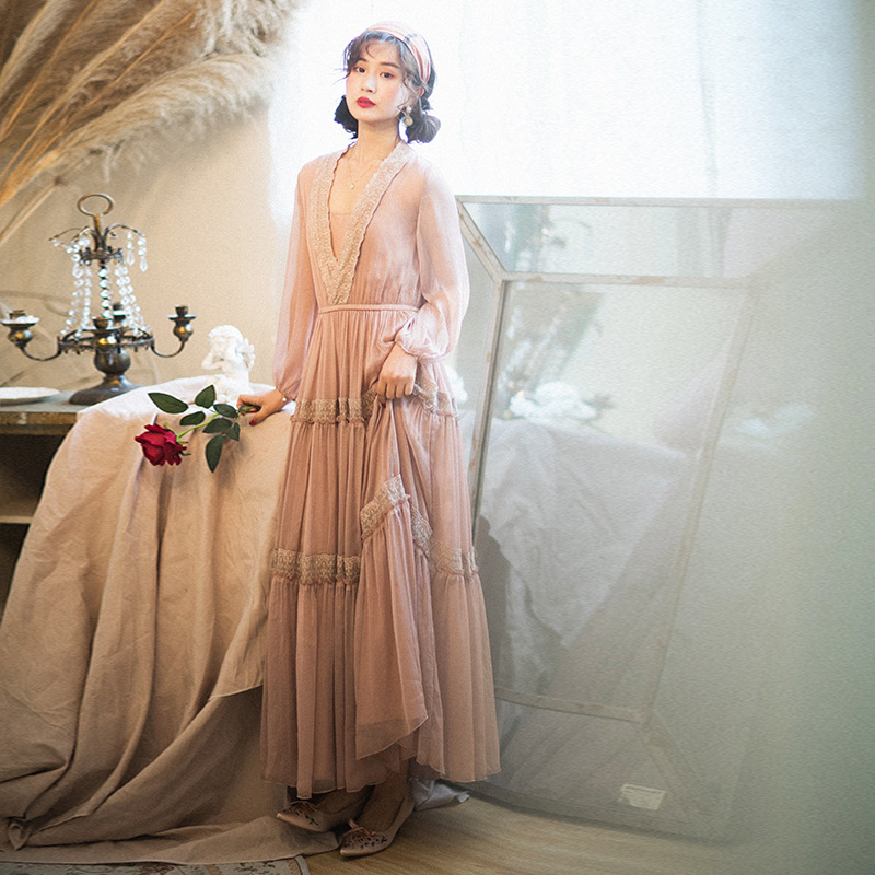 复古蕾丝边深V领连衣裙女夏季