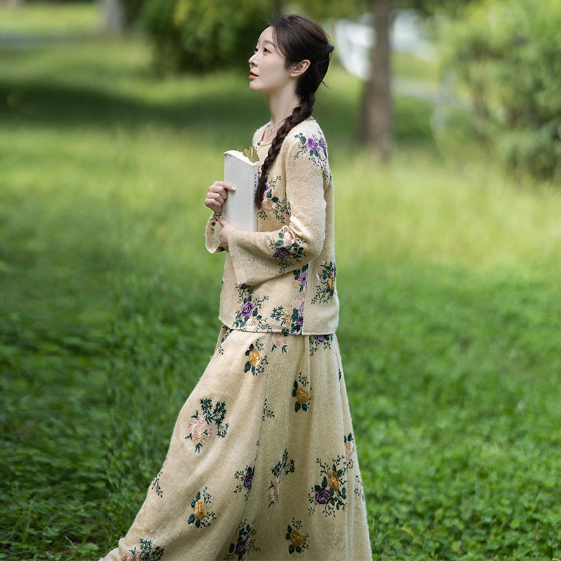 偏门襟针织刺绣开衫半身裙套装女