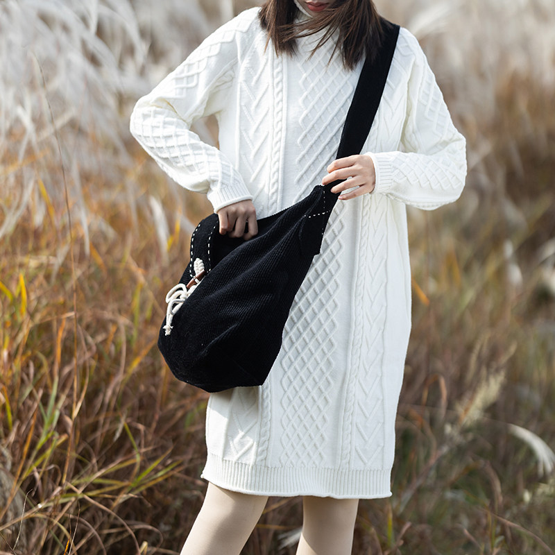 【休闲态度】百搭黑色休闲斜挎包女款2025冬季灯芯绒大容量单肩包,服饰配件/皮带/帽子/围巾,其他配件,淘宝优惠券,粉丝福利购,淘宝优惠卷