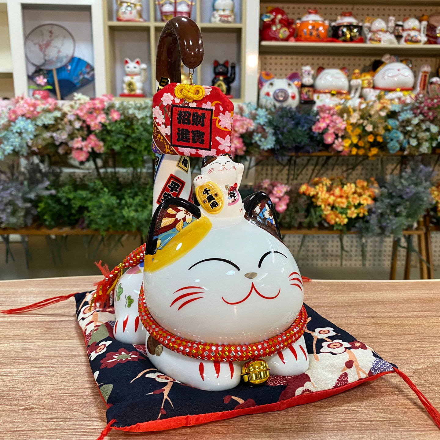 长尾猫陶瓷摆件日式店铺招财猫大