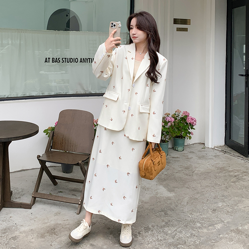 轻奢蝴蝶刺绣西服半身裙两件套女2025春季高级感西装外套气质套装