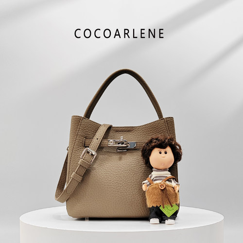 cocoarlene包包新款时尚软皮水桶包百搭洋气小众设计手提斜挎包潮