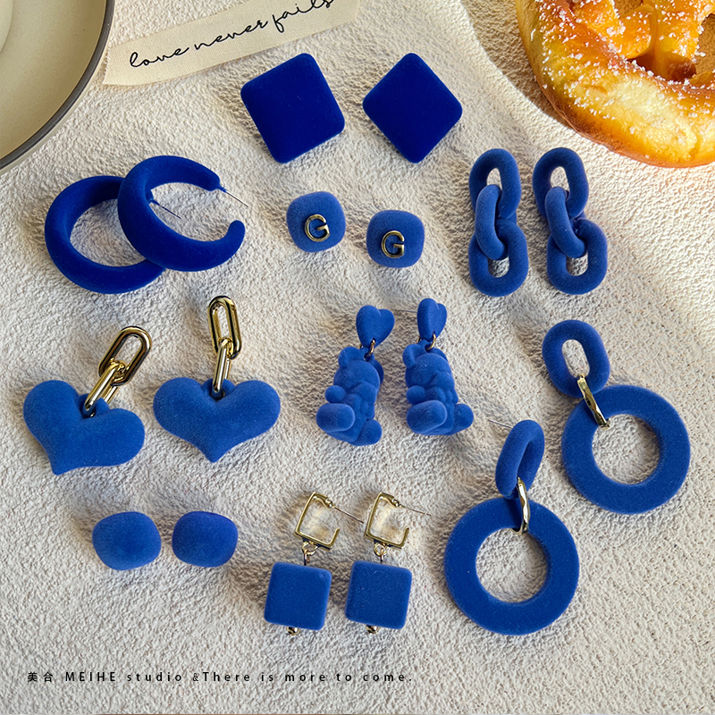 冬天复古克莱因蓝植绒耳环甜美小众几何链条爱心小熊耳饰