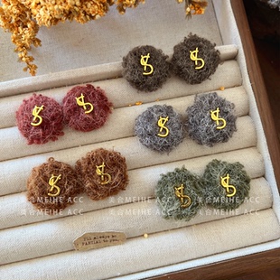 暖冬遥想 高级感圆扣耳环女 韩系设计感卷毛绒绒YS字母耳钉法式