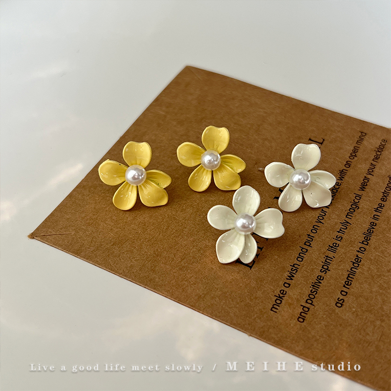韩国ins风奶黄珍珠小花耳环夏季高级仙气质精致小巧耳钉温柔耳饰
