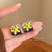 盛夏光年 韩风设计特色极简银C环滴油黄色小花耳钉温柔甜美设计感