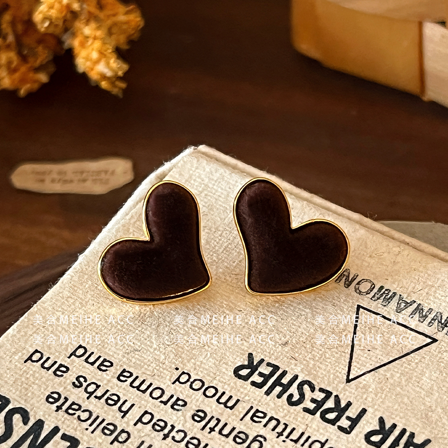 浪漫心形植绒金属耳钉
