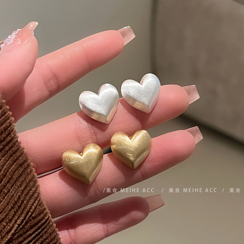 高级感拉丝气质爱心精致耳钉