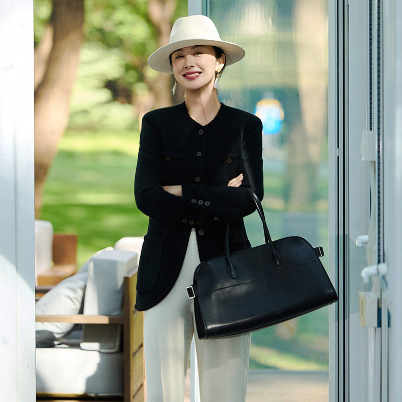 黑色极简高贵超细山羊绒中长大衣