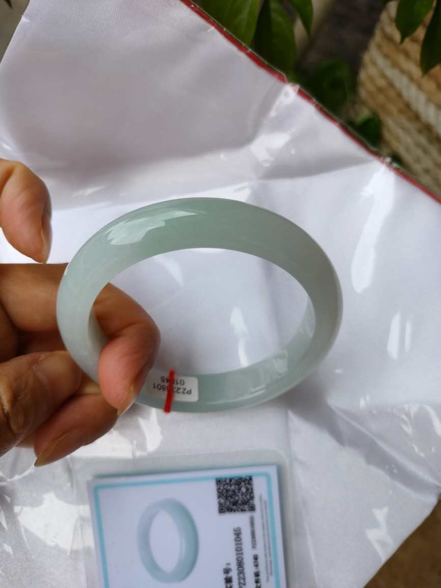 翡翠a冰绿玉手镯57 正品带权威证书3R