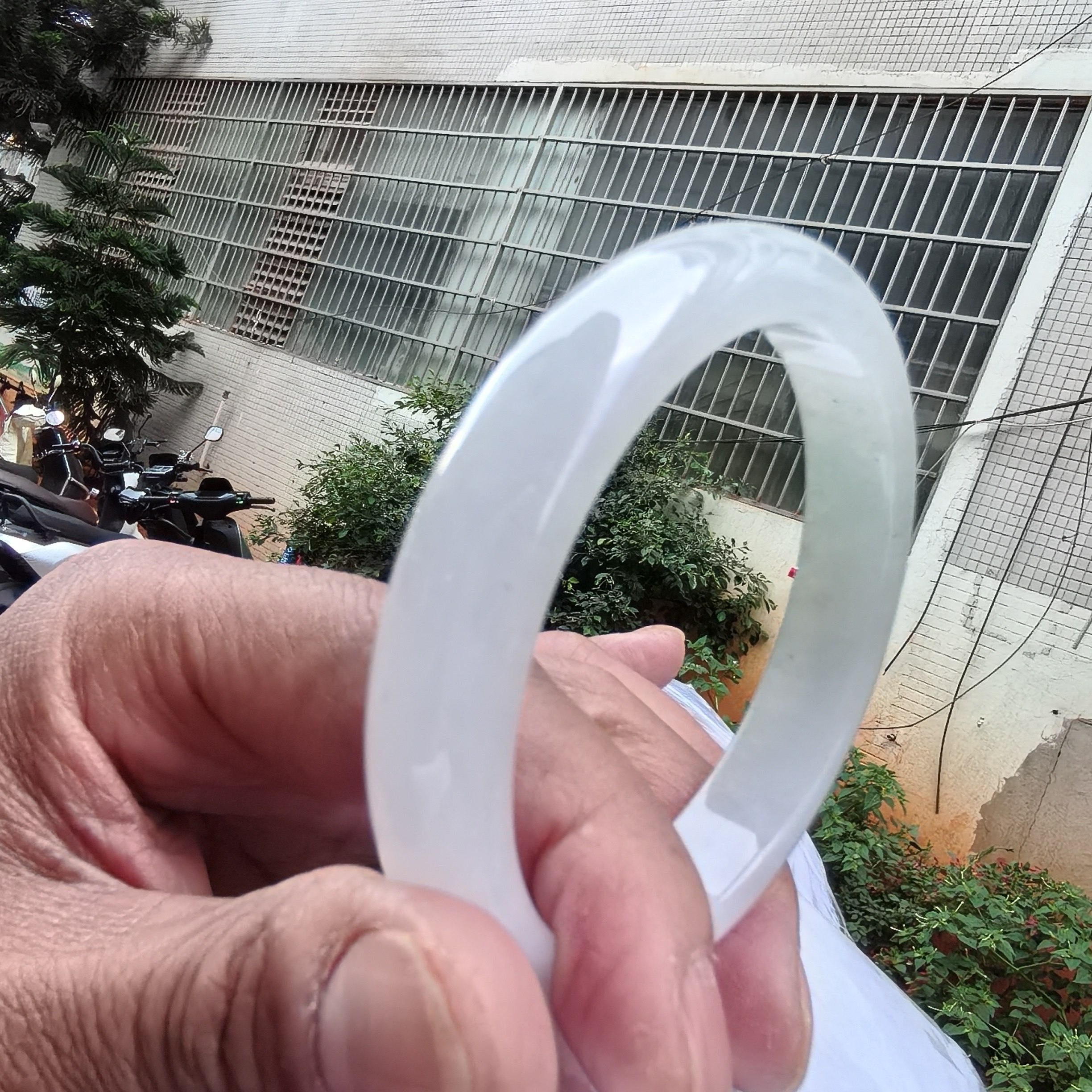 缅甸翡翠手镯冰种淡紫淡绿色正圈圆镯内径59无纹A货正品带证书