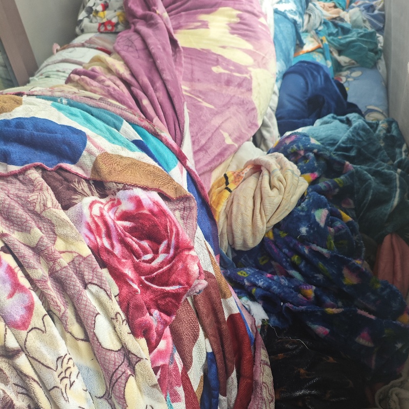 按斤称绒布头印花纯色法兰绒布料牛奶绒面料大布头颜色大小随机发