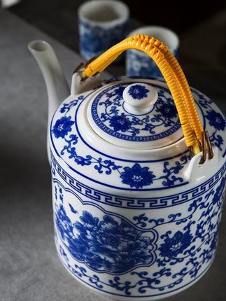 景德镇瓷器茶壶陶瓷大容量凉水壶大号青花瓷冷水壶提梁泡茶壶家用