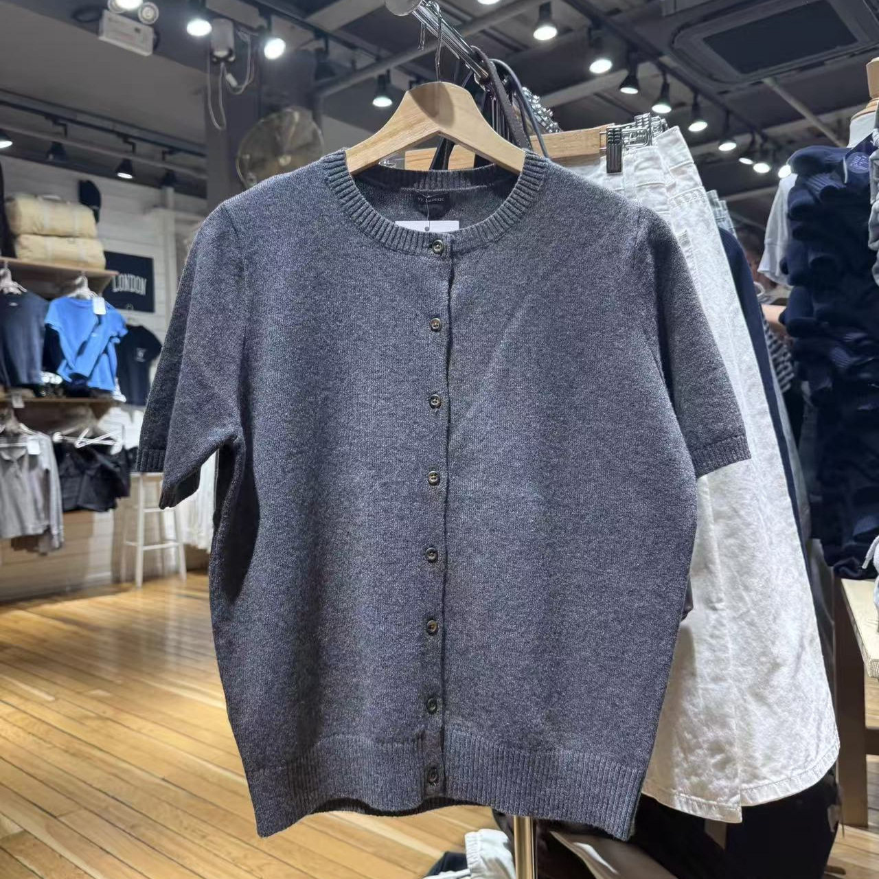 小海鸥美式深灰针织开衫
