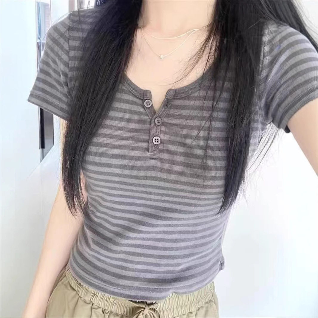 小海鸥粒扣灰色条纹短袖