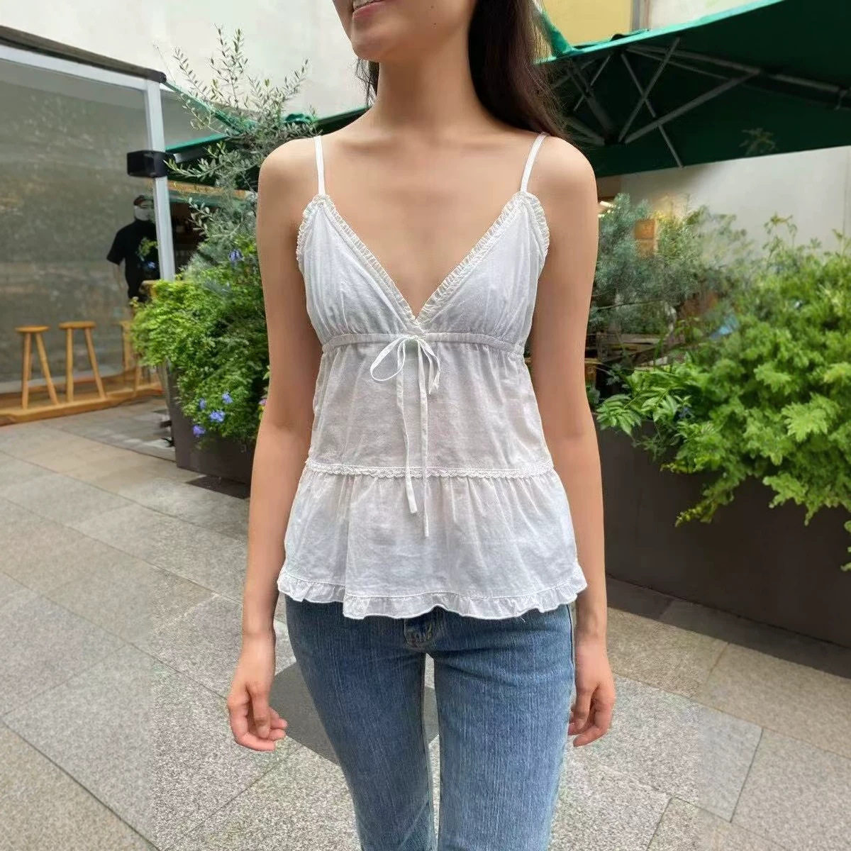 小海鸥白色花边V领衬衫吊带背心图片