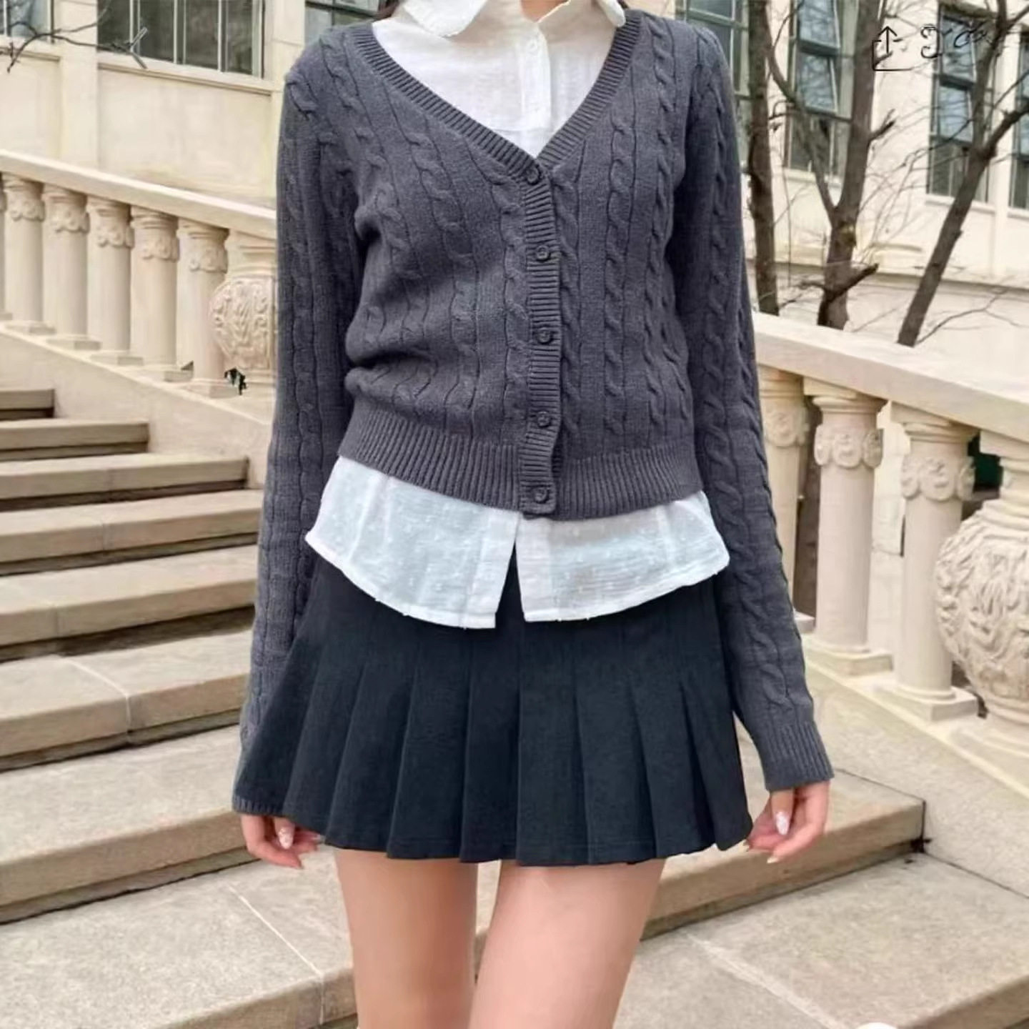 小海鸥秋冬灰色麻花V领开衫