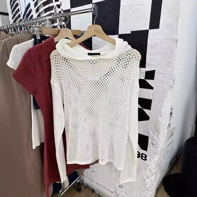 小海鸥白色镂空连帽针织衫