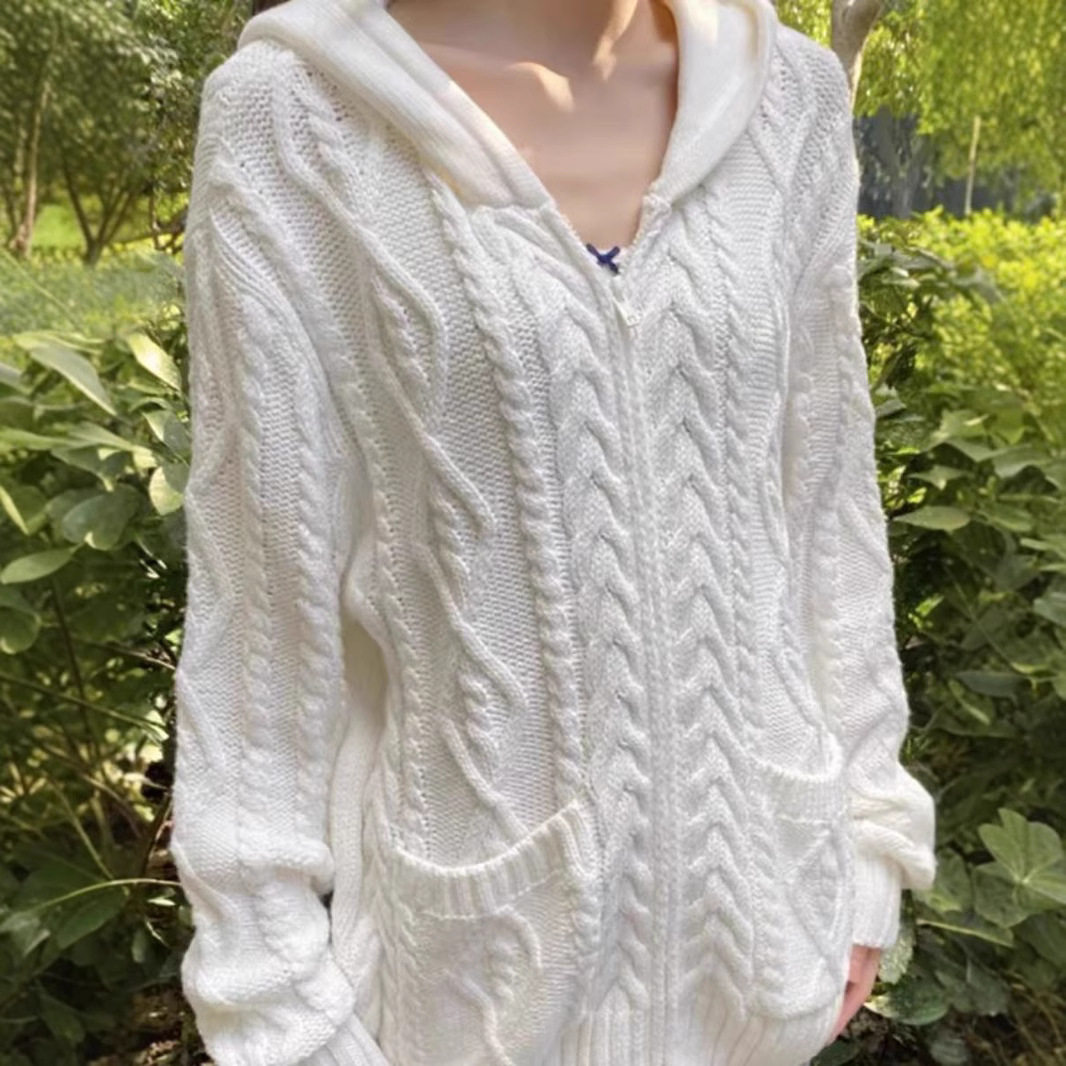 小海鸥白色麻花连帽毛衣