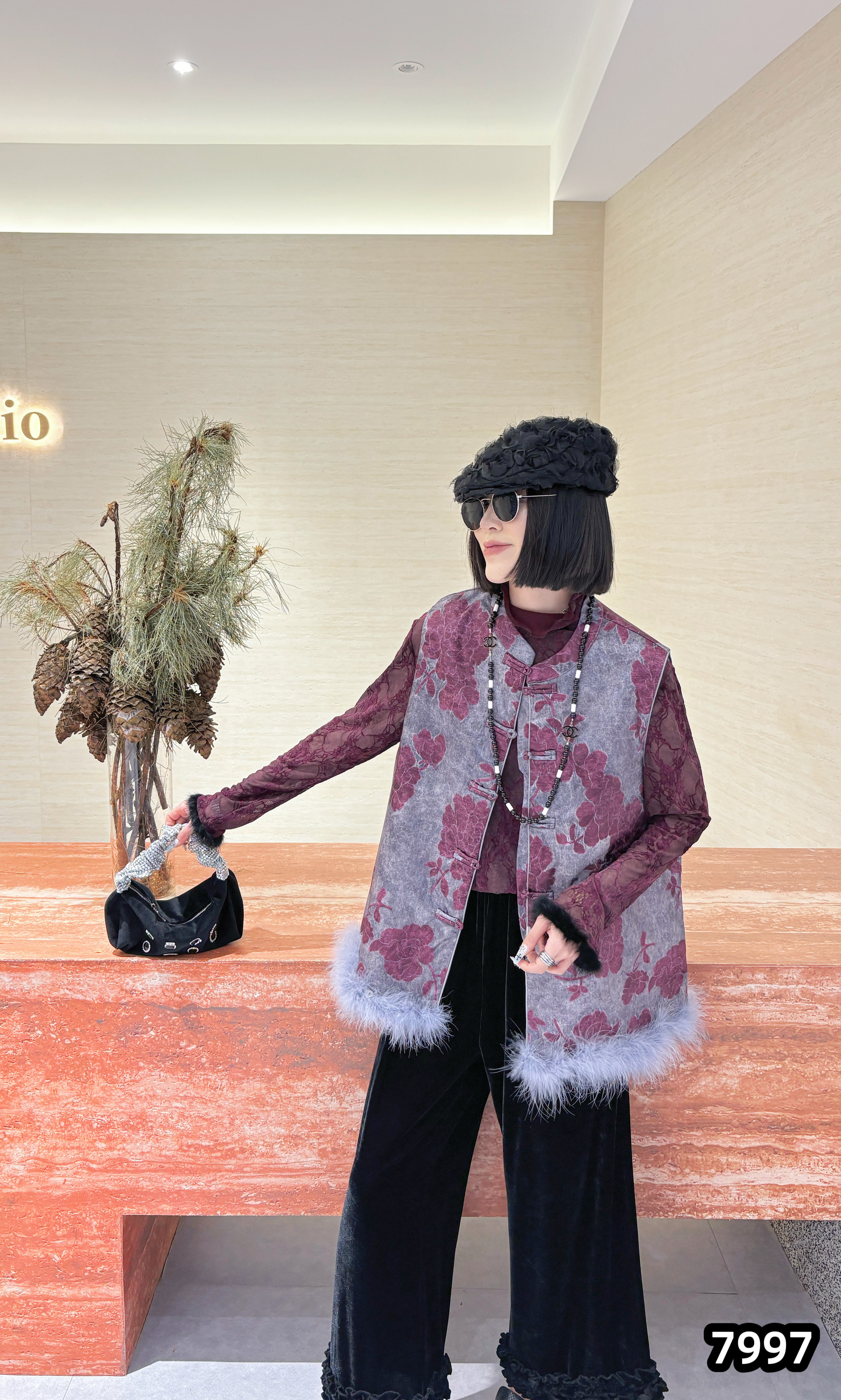 胖妹妹新中式国风刺绣加棉马夹女秋冬款280斤毛毛马甲大码女装