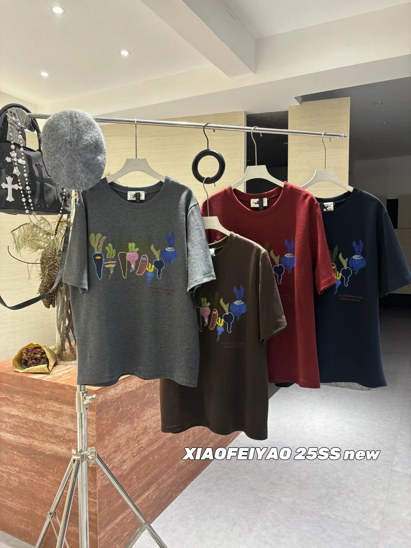 晓肥妖家创意萝卜刺绣正肩短袖女秋冬新款200斤宽松T恤大码女装