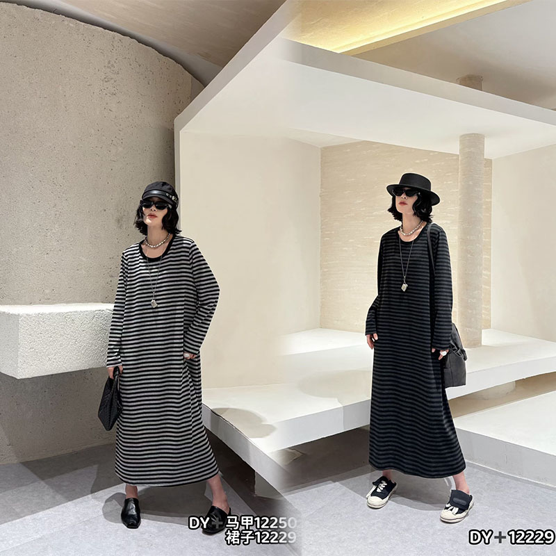 胖妹妹加肥加大慵懒风宽松条纹连衣裙女秋季200斤T恤长裙大码女装