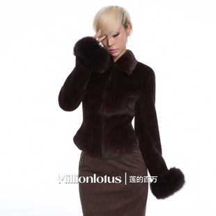 口毛领拼接狐狸毛整体贵气时尚 高级棕红色草草外套袖 百万 莲