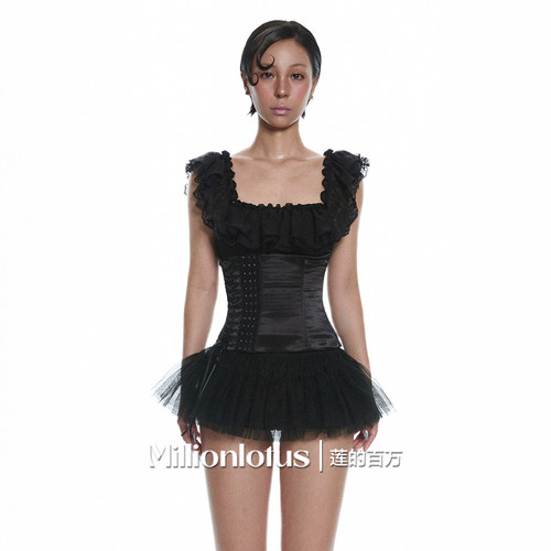 莲的百万 暗黑公主风黑色方领一字肩荷叶边束腰连衣裙套装短裙