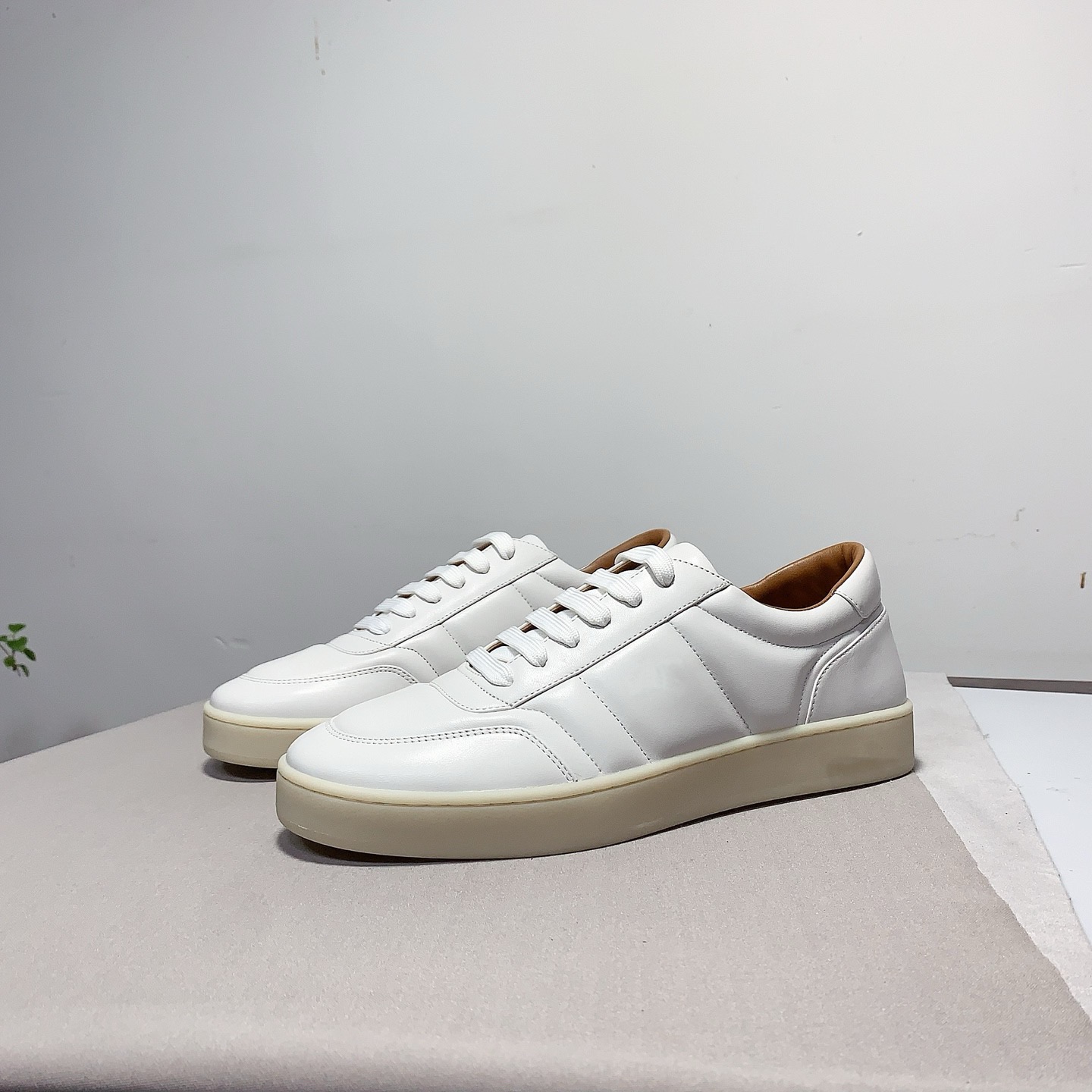 软皮休闲板鞋日常2025