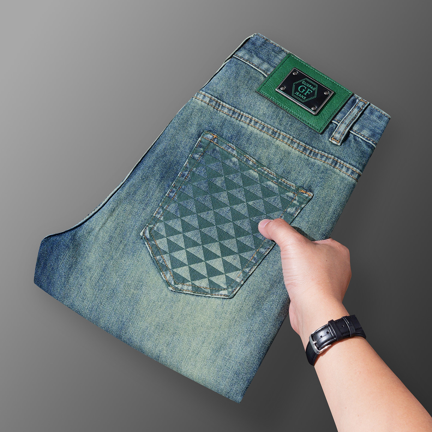 高端巨好看男士牛仔裤2026新款春季修身小脚男款裤子今年流行爆款