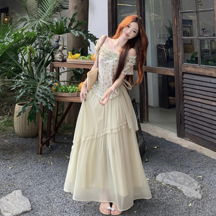大码夏裙子甜美法式一字肩碎花显瘦上衣超仙A字网纱半身裙子套装