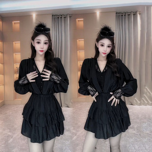 法式蕾丝拼接长袖美背连衣裙2026早春新款黑色V领收腰显瘦打底裙