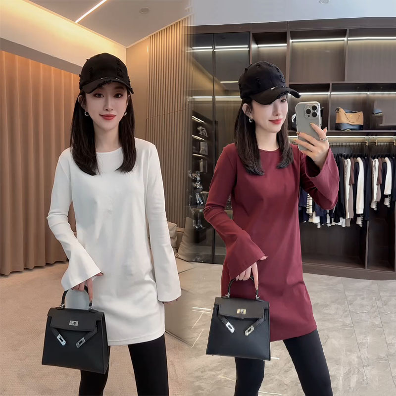 极简风纯色喇叭袖中长款T恤女2025秋冬新款休闲时尚圆领显瘦上衣
