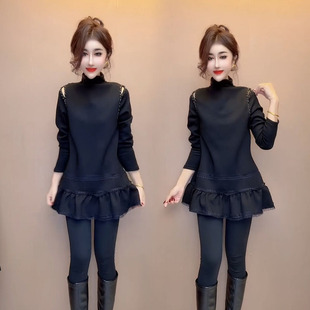 时尚露肩荷叶边短款连衣裙女2025冬季新款长袖修身显瘦烫钻小黑裙