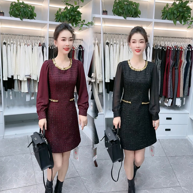 2025冬季新款名媛风时尚镶钻圆领纱袖拼接气质收腰高档连衣裙女装