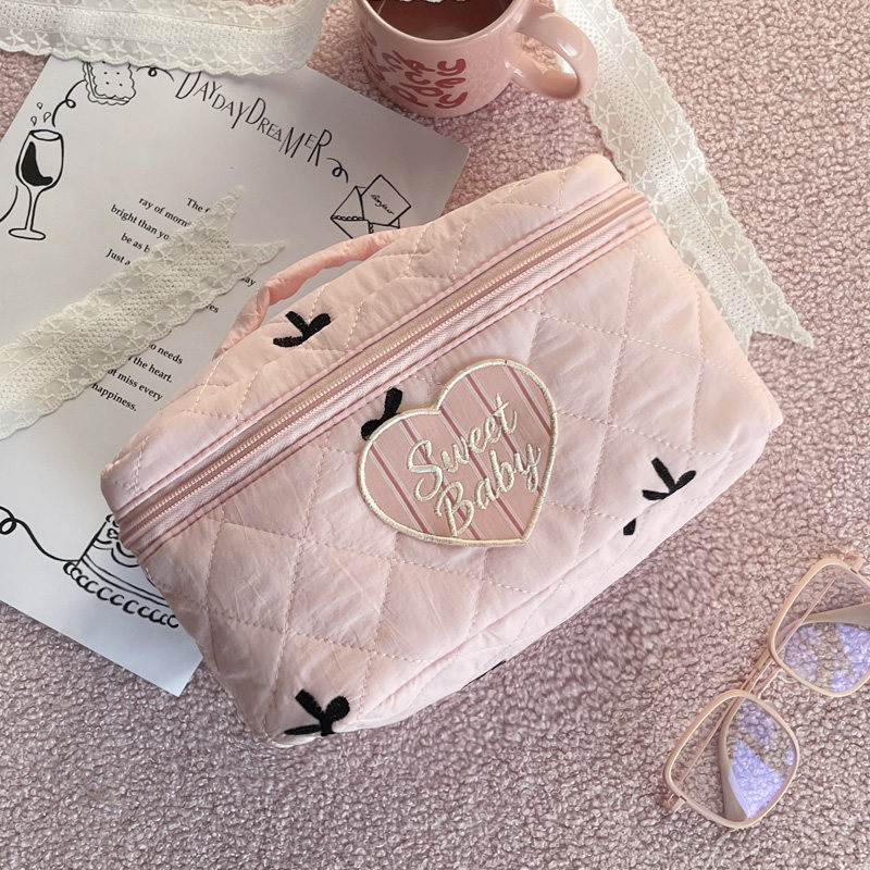 粉色绗缝刺绣化妆包女收纳包补妆袋甜美蝴蝶结小方包,收纳整理,化妆包,淘宝优惠券,粉丝福利购,淘宝优惠卷