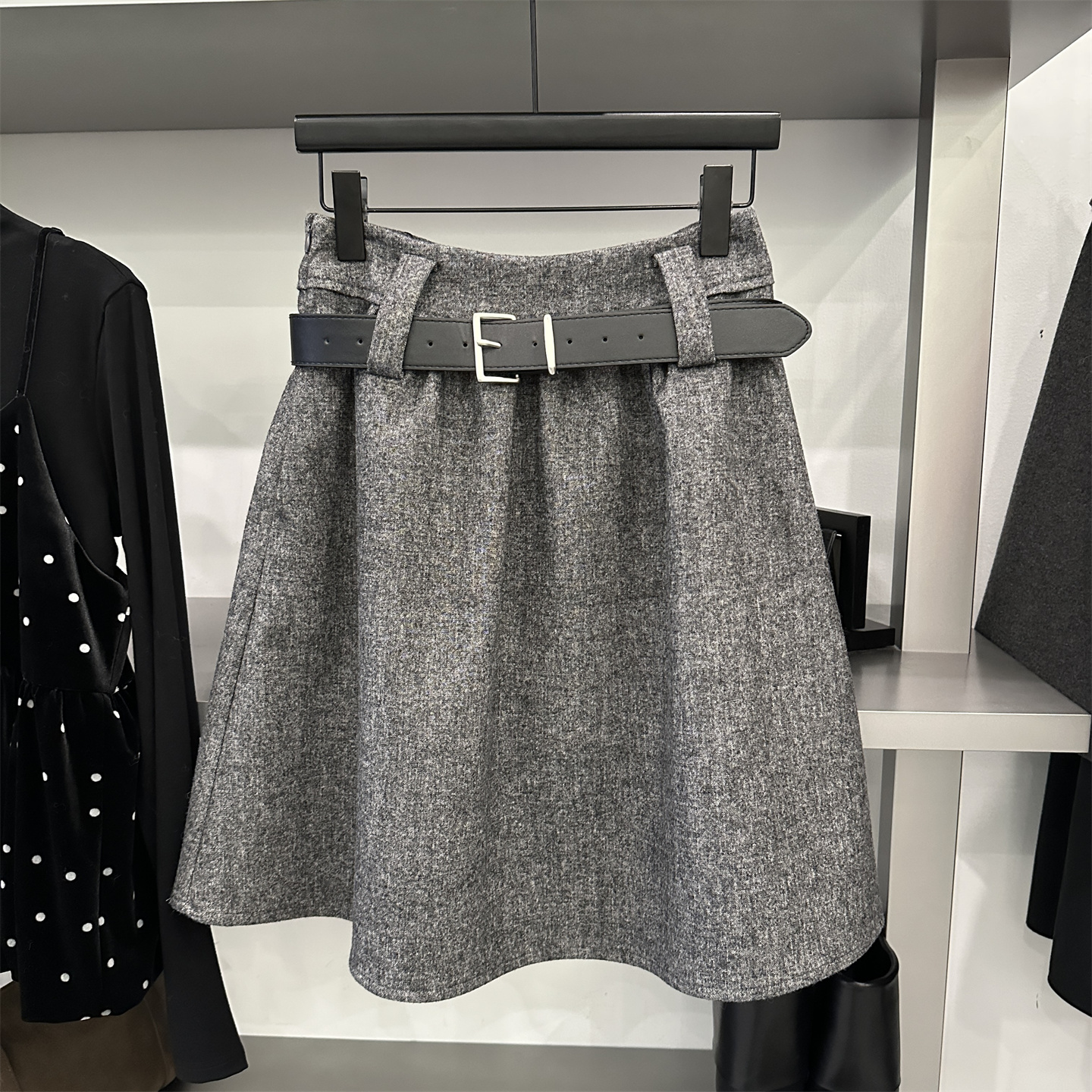 宽腰带深灰色毛呢半身裙女秋